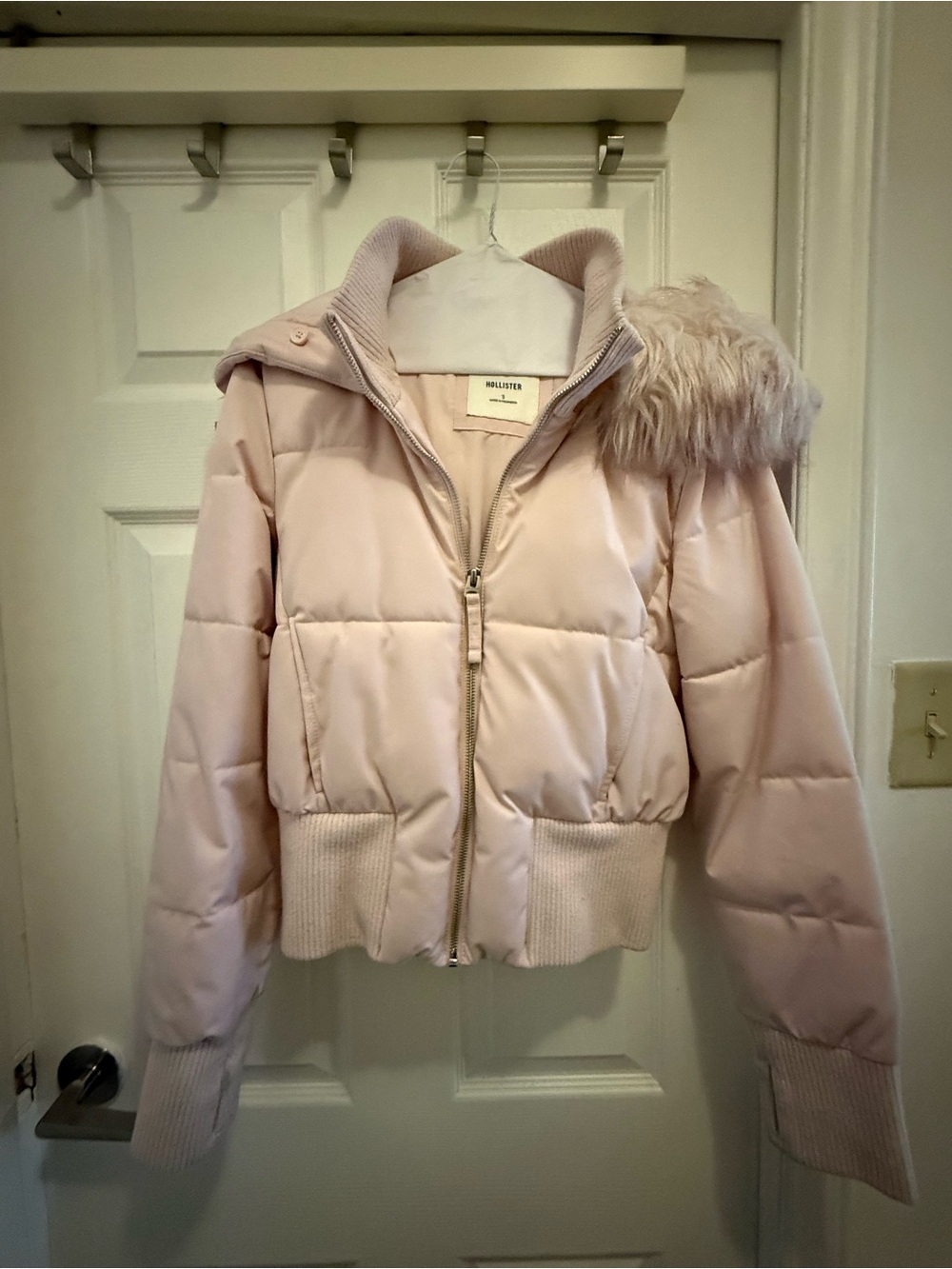 Hollister Women's Light Pink Puffer Jacket with Faux Fur Trim- Size Small